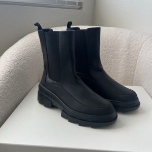 Stuart Weitzman Noho Chelsea Ankle Boot